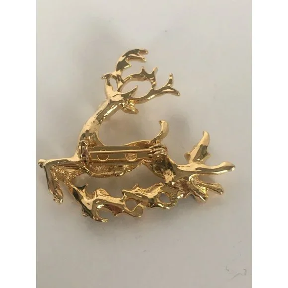 Vintage Leaping Reindeer Pin Brooch Christmas Holly Leaves Berries Holiday Gift - Picture 3 of 3